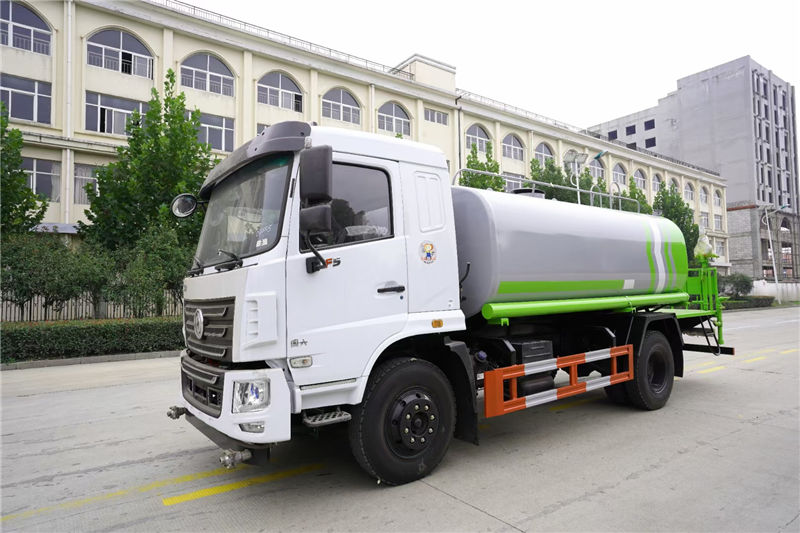 陜西的老客戶喜提一輛東風(fēng)華神F5灑水車